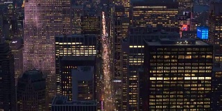 航拍:纽约晚高峰时段，繁忙的第六大道上的交通状况