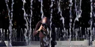 摄影师拍摄的喷泉