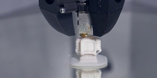 3 d打印技术。3D打印机上的塑料丝打印。特写镜头