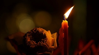 泰国寺庙里的蜡烛。视频素材模板下载
