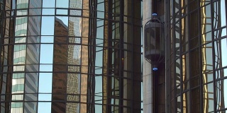 未来现代商业大厦玻璃电梯电梯向上移动