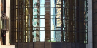 城市写字楼摩天楼玻璃电梯升降向上