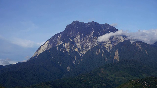 基纳巴卢山和云的时间流逝