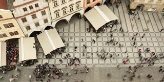 著名的斯达梅斯克广场，以古老的历史建筑作为空中时间圈