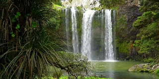 新西兰的旺阿雷瀑布