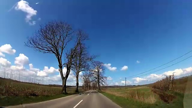 行车记录仪乡村道路良好的天气条件，波兰欧洲POV