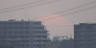 从东京郊区看日出