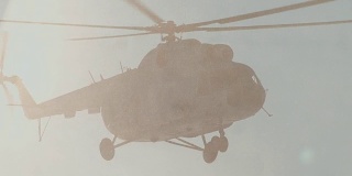 米-8直升机在空中
