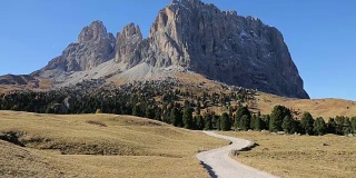 意大利博尔扎诺白云石中的拉瓦雷多山的三座山峰。