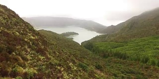 亚速尔群岛圣米格尔火山湖Lagoa do Fogo的鸟瞰图