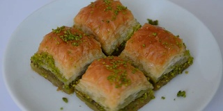 土耳其传统的果仁蜜饼
