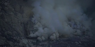 爪哇岛的伊珍火山火山口