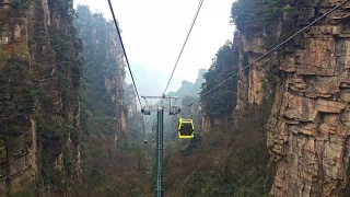 缆车穿越中国张家界视频素材模板下载