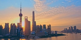日出时的上海浦东，中国上海。