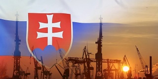 日落时斯洛伐克国旗的工业概念