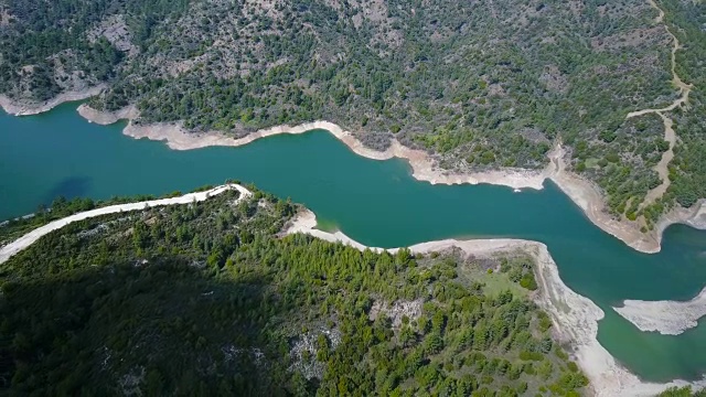 山湖。雪松山谷。塞浦路斯。Troodos