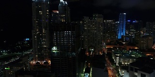 无人机拍摄的迈阿密市区夜间航拍画面