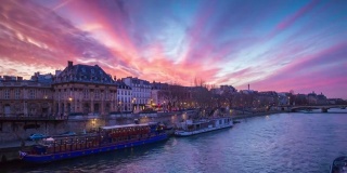 法国日落天空巴黎著名的塞纳河大桥艺术河畔全景，4k时间流逝