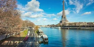 法国巴黎阳光明媚的一天塞纳河埃菲尔铁塔桥全景4k时间流逝