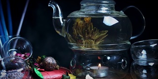 4k经典玻璃壶与花绿茶