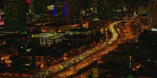 从空中俯瞰通往迈阿密市中心的高速公路