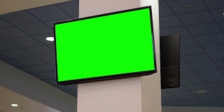 贵公司在高贵林购物中心美食广场的电视广告的绿色广告牌。