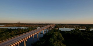 上升的空中顶帆岛大桥清晨建立照片