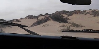沙漠沙丘开车