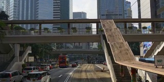 阳光明媚的一天时间香港市中心有轨电车乘坐街道全景4k中国