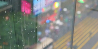 雨点落窗，香港城市生活