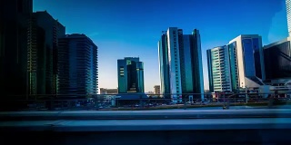 阿拉伯联合酋长国阳光迪拜城著名的地铁线乘坐边全景4k时间推移