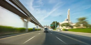 阿拉伯联合酋长国夏日迪拜著名的朱美拉棕榈公路之旅全景4k时间流逝