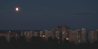 月亮与夜城
