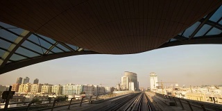 阿拉伯联合酋长国阳光迪拜城著名地铁线路公路旅行全景4k时间流逝阿联酋