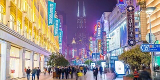 中国上海南京路，4K延时静态广角拍摄。时光流逝记录了中国上海最著名最繁忙的购物街。地点:南京路