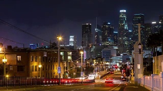 洛杉矶市中心第一街大桥和黄金线夜时光视频素材模板下载