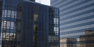 洛杉矶市中心的高层玻璃办公大楼，4K
