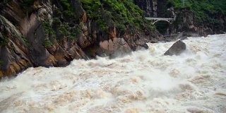 虎跳峡 丽江段Tiger leaping gorge in China