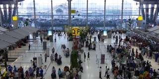 新加坡樟宜机场值机区二楼全景4k视频