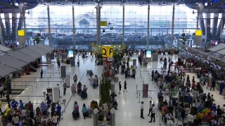 新加坡樟宜机场值机区二楼全景4k视频视频素材模板下载
