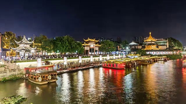 南京孔庙景区和秦淮河夜景，南京地标，