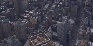 图片:纽约市东村社区的高层公寓和办公楼