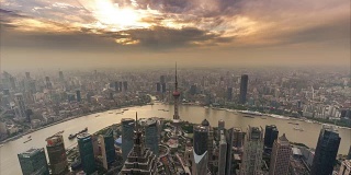 从白天到夜晚，上海的天际线和城市景观的时间流逝