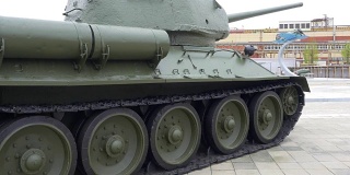 苏联二战中期坦克t-34。二战t-34坦克