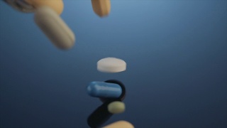 处方药-胶囊，药丸，片剂在反光的背景视频素材模板下载