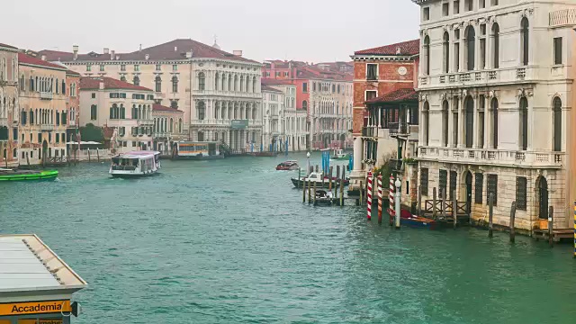时间拉普斯:意大利威尼斯的大运河和圣玛丽亚卫生教堂。