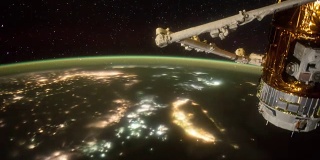 从国际空间站上看到的夜晚的地球。这段视频由美国宇航局提供。