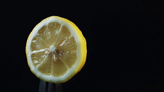 4k柑橘黑背景，柠檬