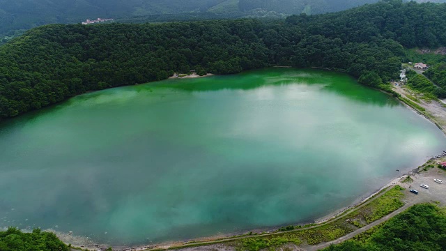 2017年夏天，多隆航拍了日本宫城县大崎市的湖泊和山脉