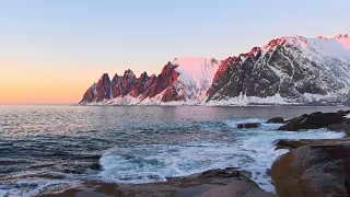 挪威北部Senja岛的奥克肖南山脉附近的日落视频素材模板下载